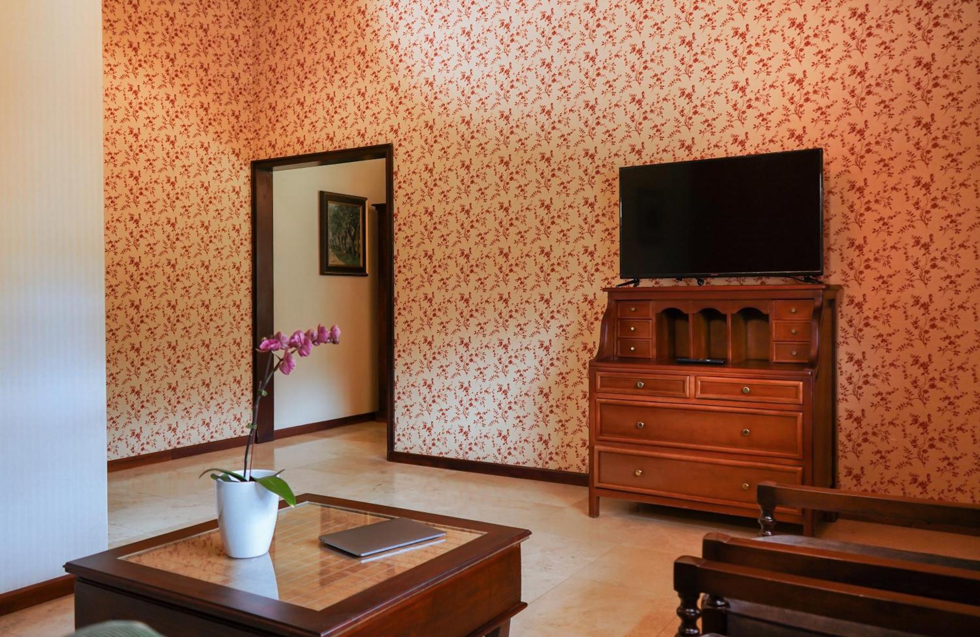 Uzhupud Garden Hotel & Lodge Paute 外观 照片