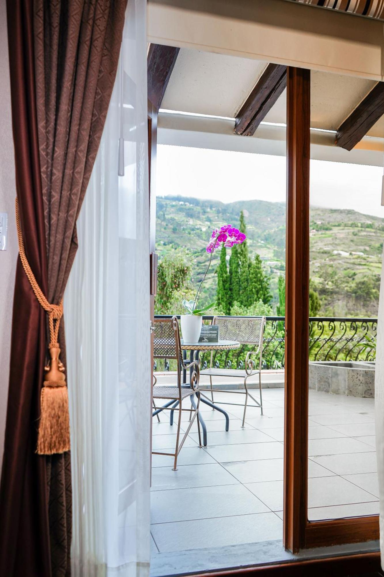 Uzhupud Garden Hotel & Lodge Paute 外观 照片